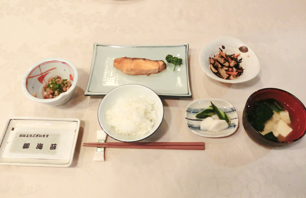 朝食 和食の例